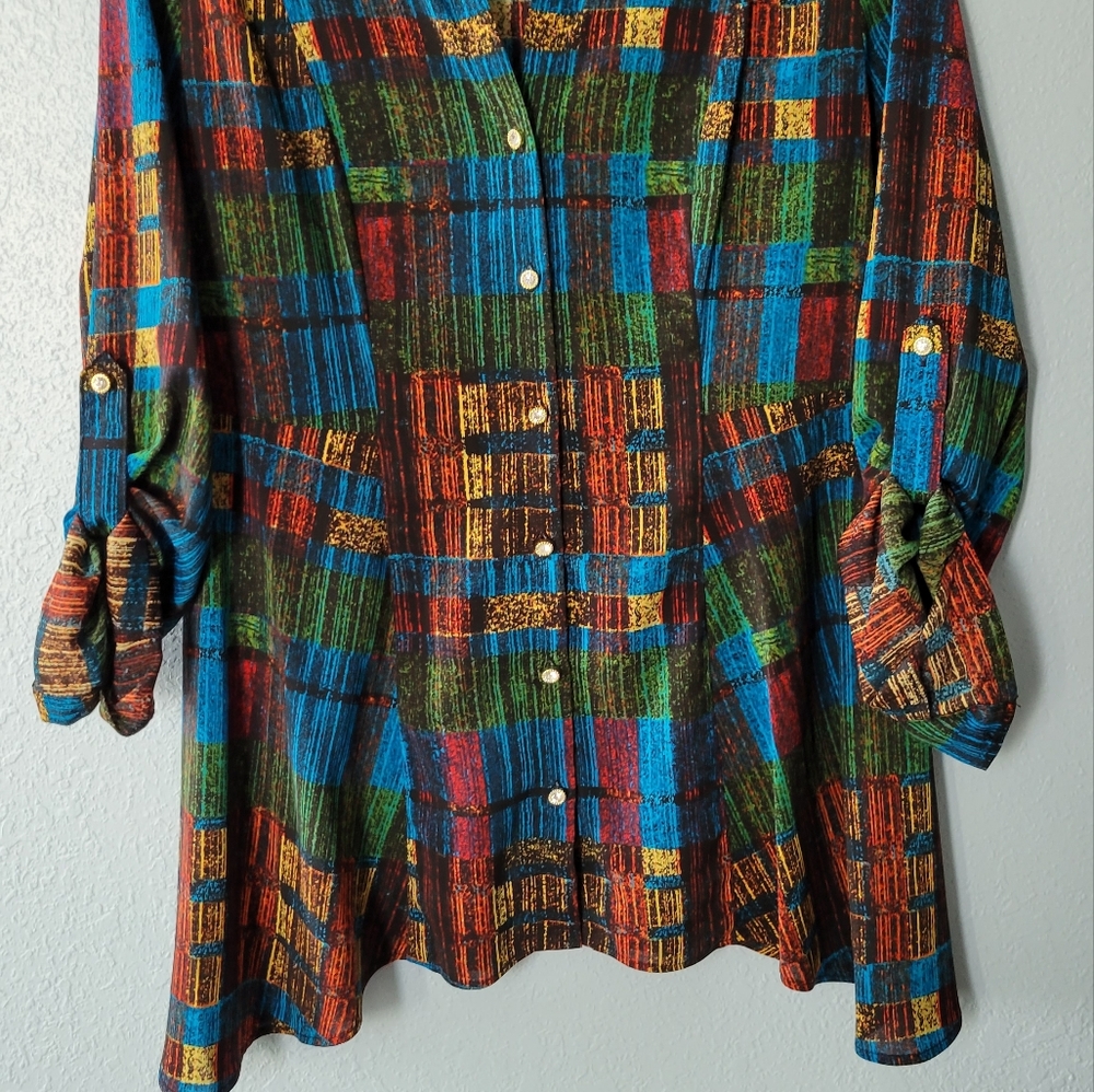 Colorful blouse with fold and button up sleeves.